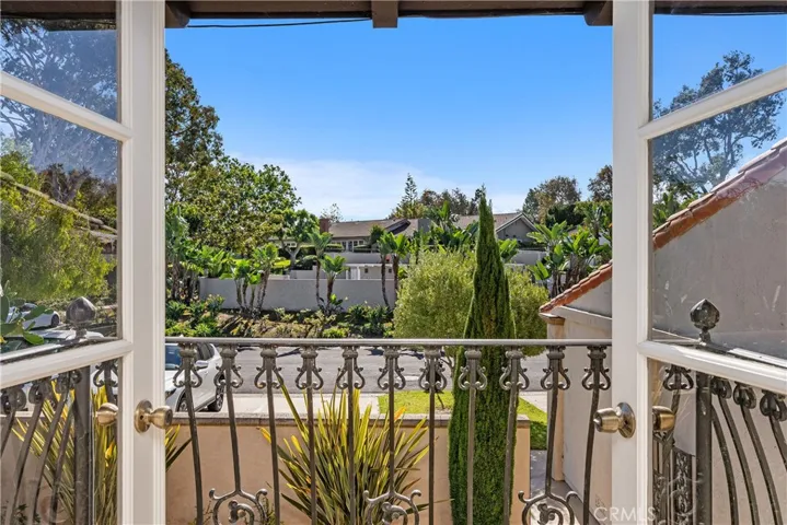 2621 Vista Ornada, Newport Beach, California 92660