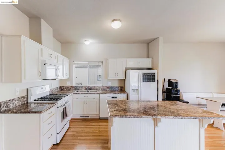 196 Pear Ln, Santa Rosa, California 95407
