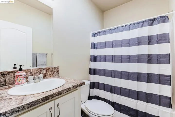 196 Pear Ln, Santa Rosa, California 95407