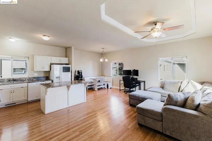 196 Pear Ln, Santa Rosa, California 95407