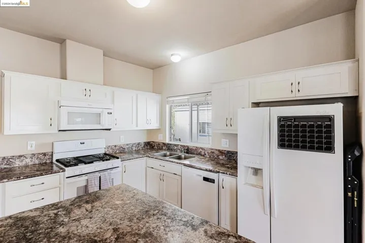 196 Pear Ln, Santa Rosa, California 95407