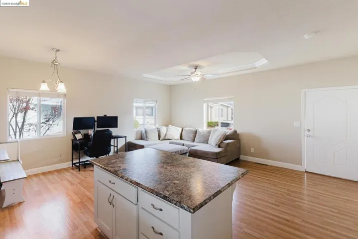 196 Pear Ln, Santa Rosa, California 95407