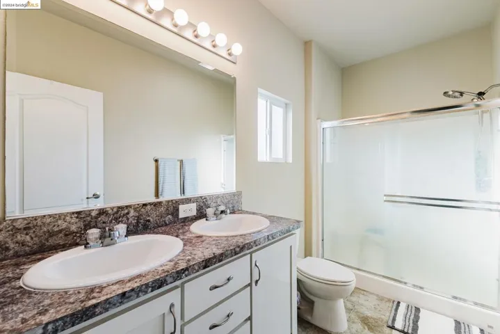 196 Pear Ln, Santa Rosa, California 95407