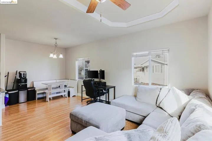 196 Pear Ln, Santa Rosa, California 95407