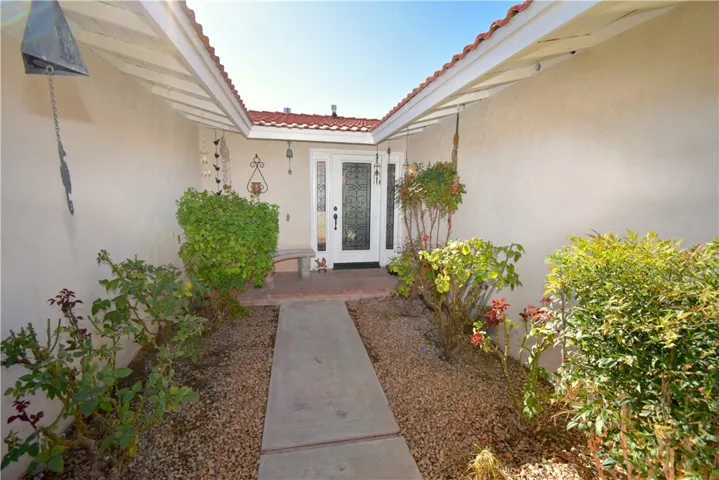 13676 Seagull Drive, Victorville, California 92395