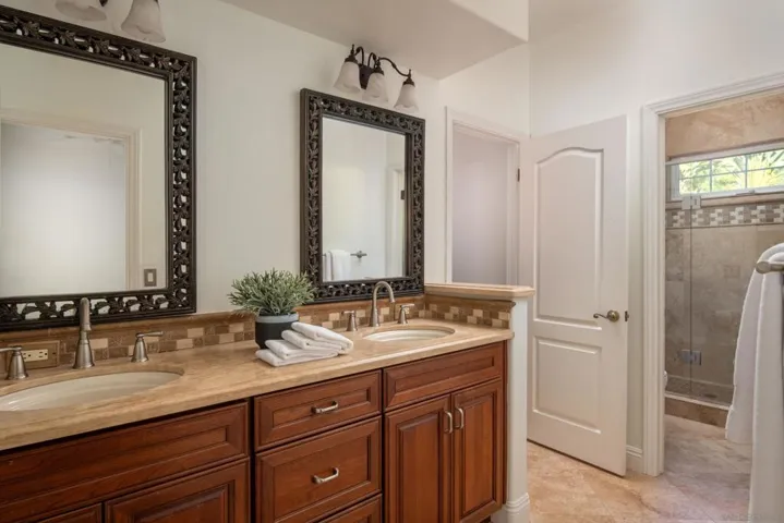 Jack-n-Jill Bath