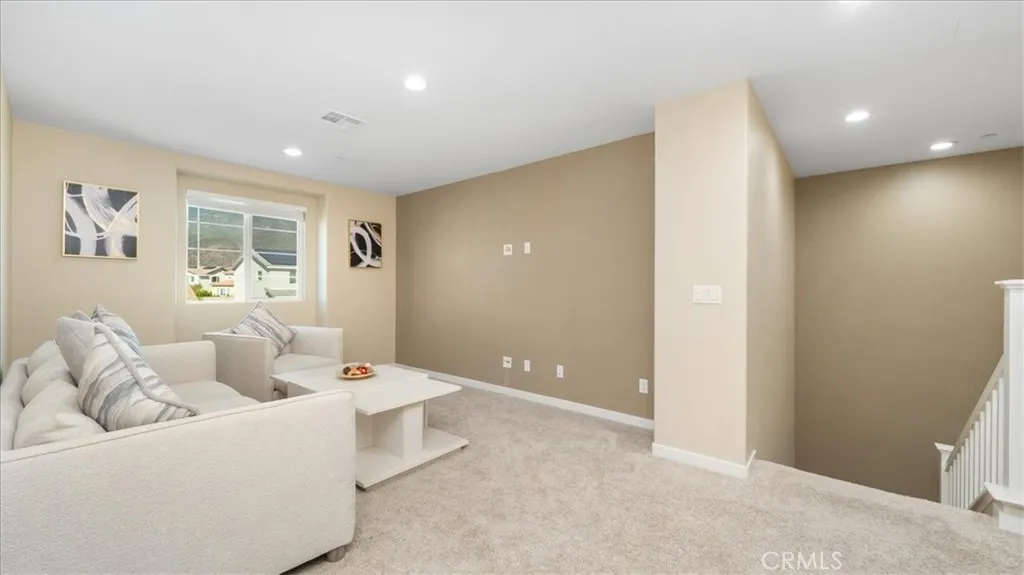 5249 Jarvis Lane, Fontana, California 92336 home-pic-18