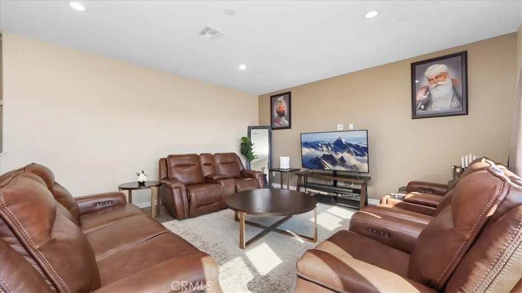 5249 Jarvis Lane, Fontana, California 92336 home-pic-6