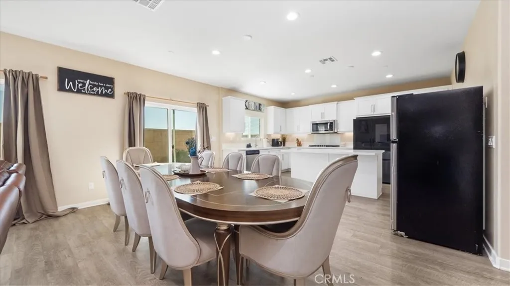 5249 Jarvis Lane, Fontana, California 92336 home-pic-4