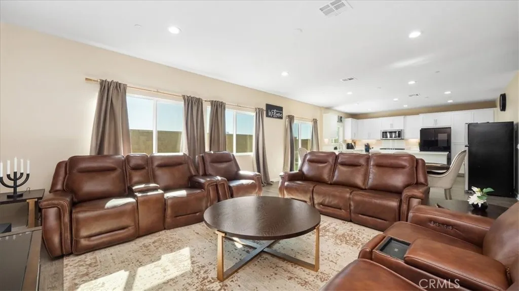 5249 Jarvis Lane, Fontana, California 92336 home-pic-3