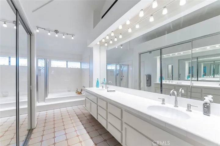 Large primary bath