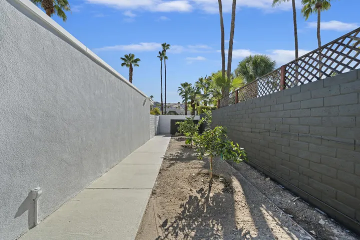 52-Side yard