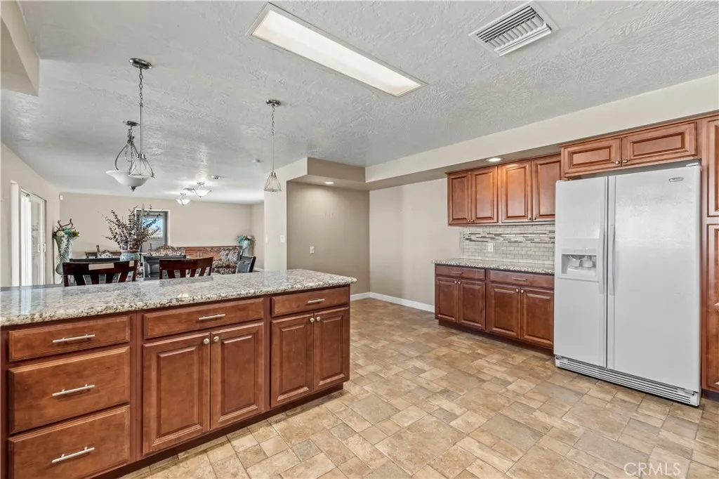 9838 Central Road, Apple Valley, California 92308 home-pic-23