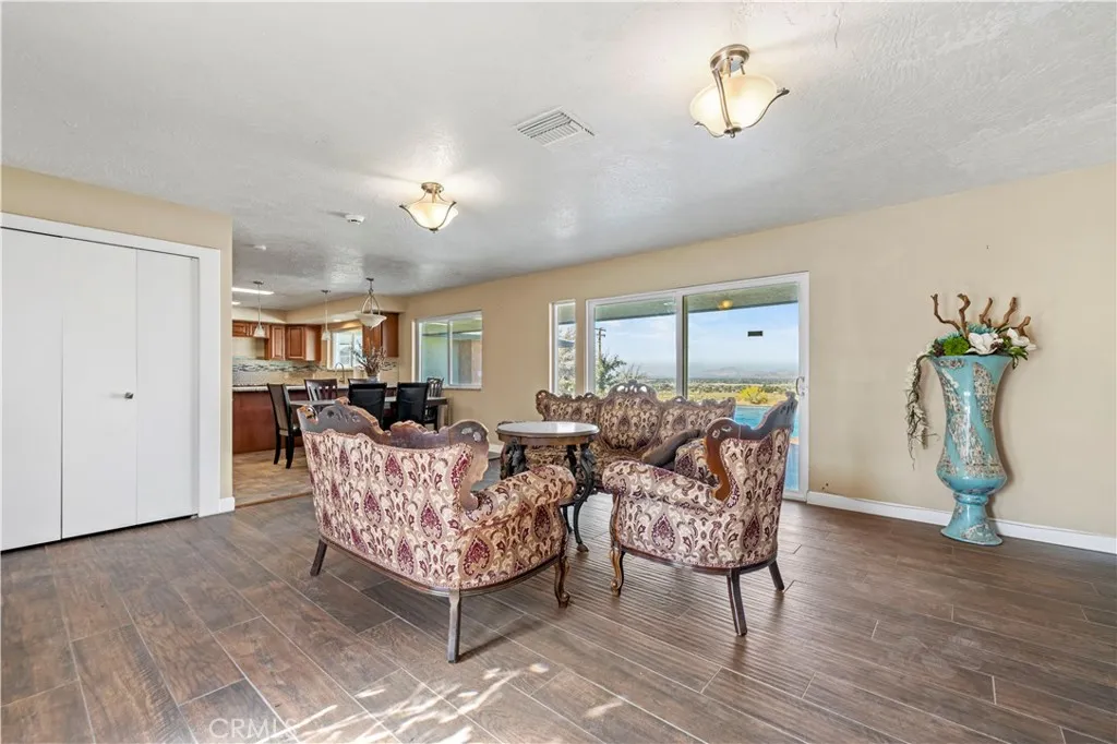 9838 Central Road, Apple Valley, California 92308 home-pic-14
