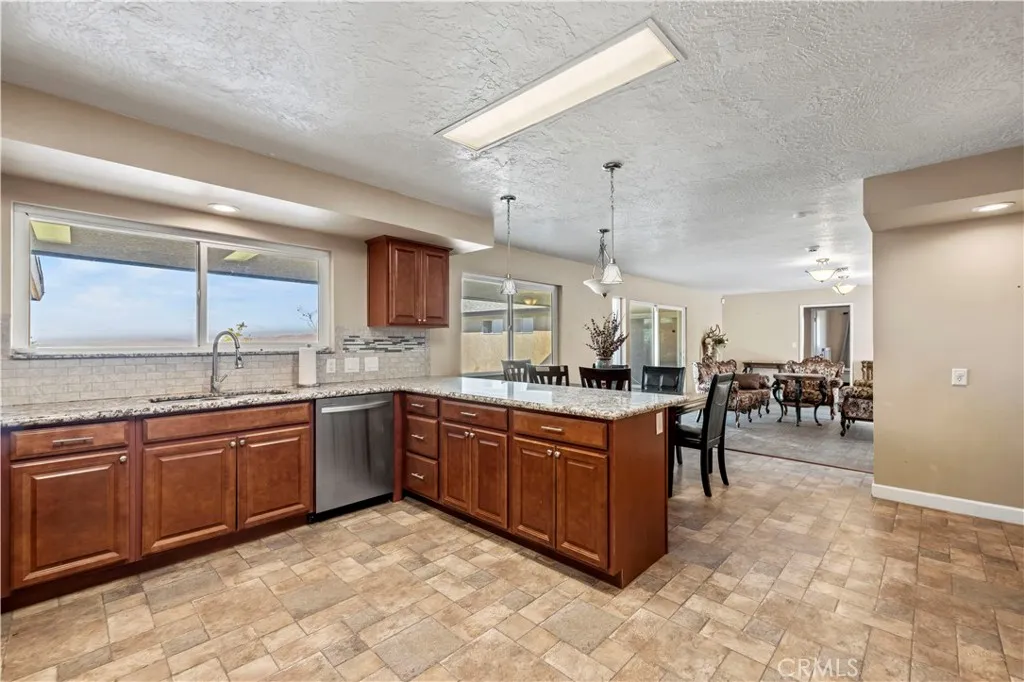 9838 Central Road, Apple Valley, California 92308 home-pic-21