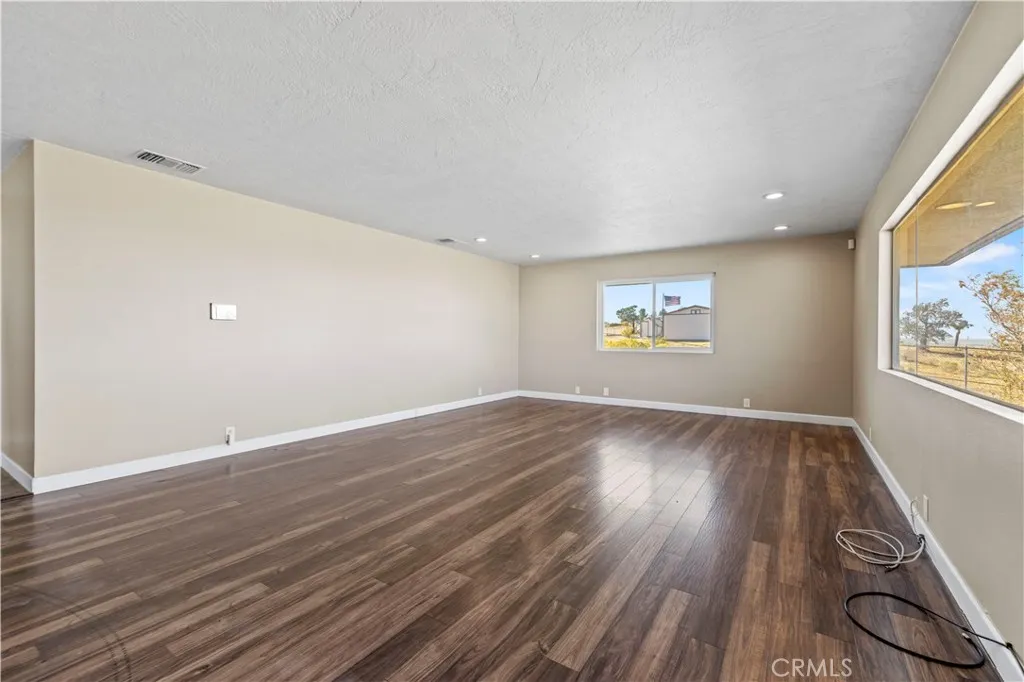 9838 Central Road, Apple Valley, California 92308 home-pic-26