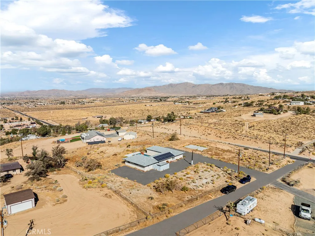 9838 Central Road, Apple Valley, California 92308 home-pic-4