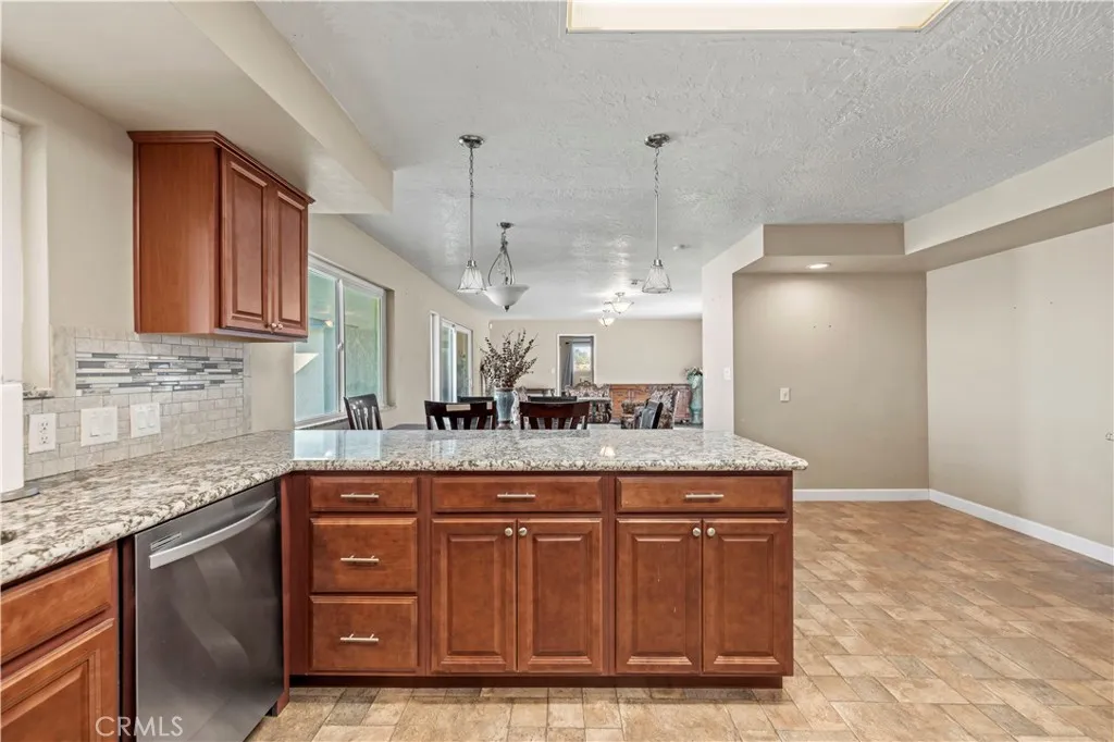 9838 Central Road, Apple Valley, California 92308 home-pic-22