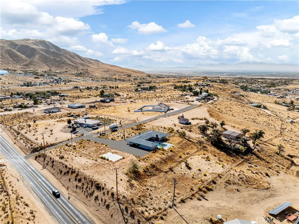 9838 Central Road, Apple Valley, California 92308 home-pic-6