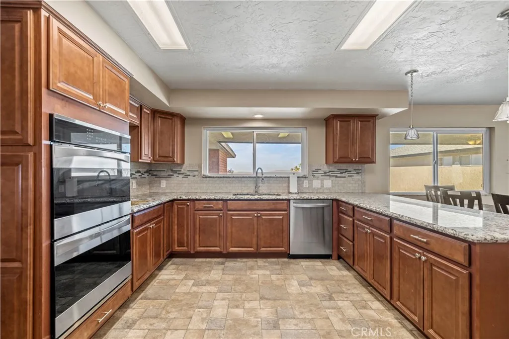 9838 Central Road, Apple Valley, California 92308 home-pic-20