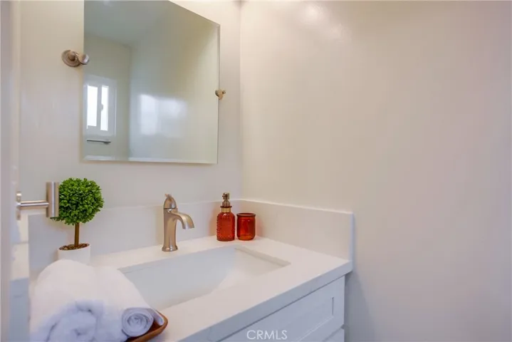 218 Avenida Lobeiro, San Clemente, California 92672