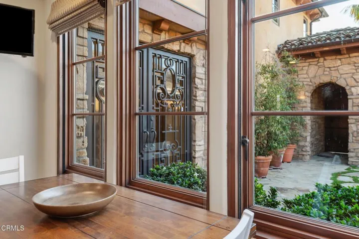 16-web-or-mls-16 - Breakfast Area