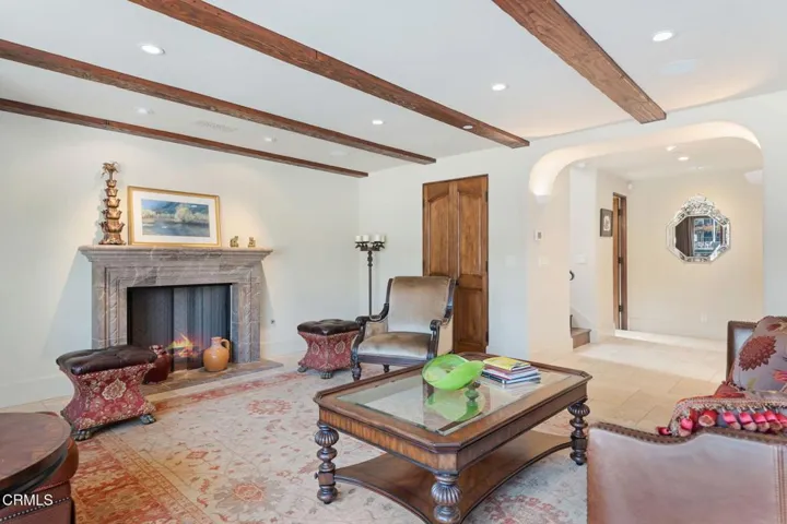 10-web-or-mls-10 - Living Room