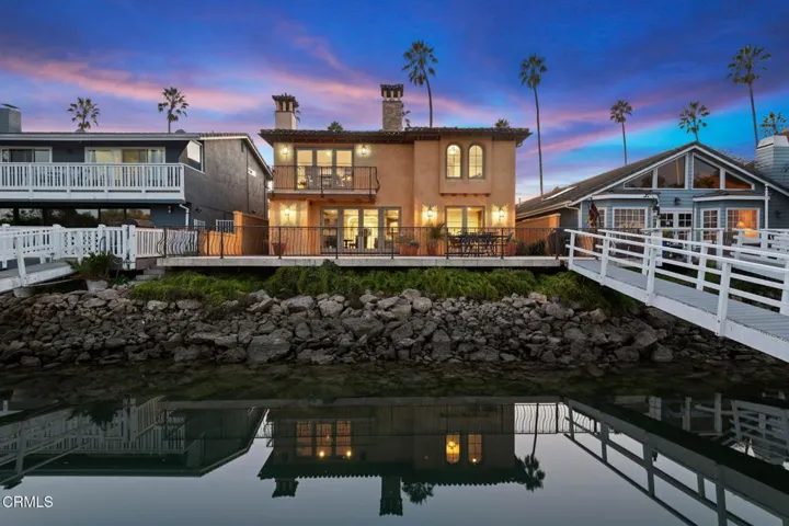 58-web-or-mls-06 - Rear View (twilight)