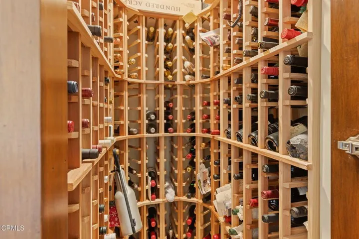 17-web-or-mls-17 - Wine Room
