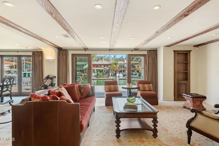 8-web-or-mls-08 - Living Room