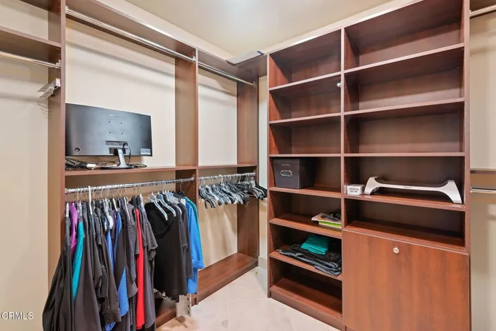 32-web-or-mls-32 - Primary Closet