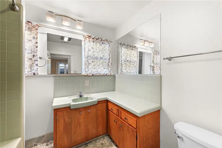 165 Quincy Avenue, Long Beach, California 90803