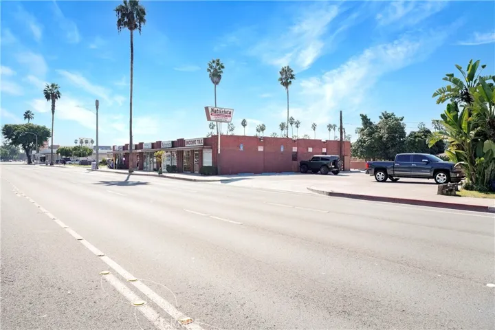 High traffic storefronts with free-standing sign
