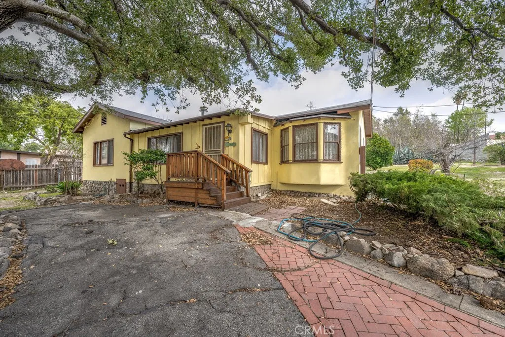 10520 Hillhaven Avenue, Tujunga, California 91042 home-pic-0