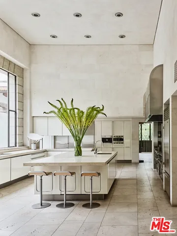 133 S Mapleton Drive, Los Angeles, California 90024 home-pic-7
