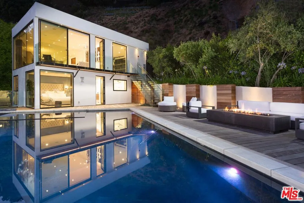 8780 Hollywood Boulevard, Los Angeles, California 90069, 4 Bedrooms Bedrooms, ,4 BathroomsBathrooms,Residential Lease,For Rent,Hollywood,24464825