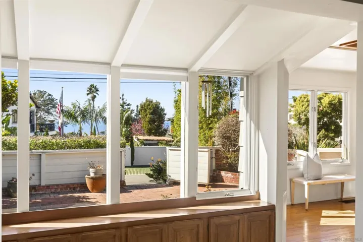 1449 Crest Road, Del Mar, California 92014