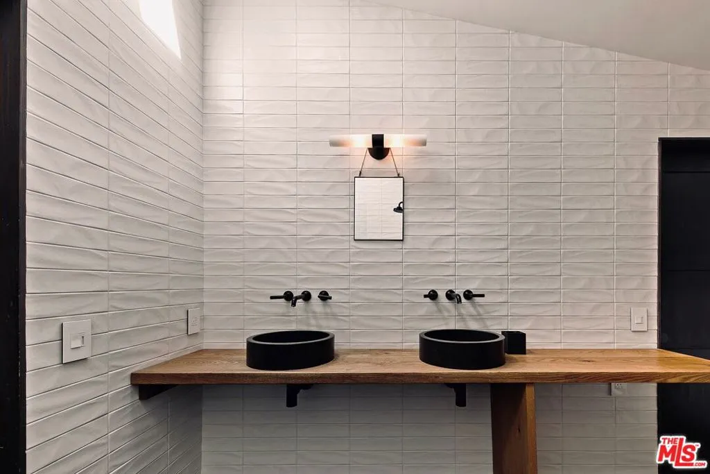 625 Reithe Avenue, Calabasas, California 91302 home-pic-20