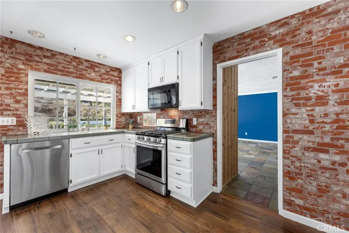 829 Greenbriar Avenue, Simi Valley, California 93065