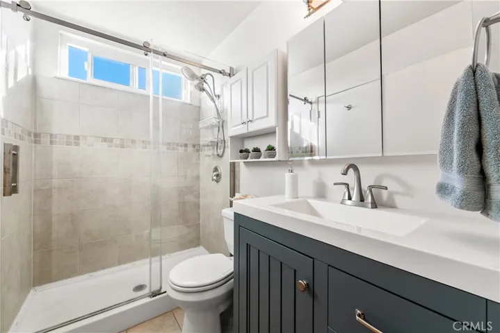 upstairs bathroom attached to bedroom 4