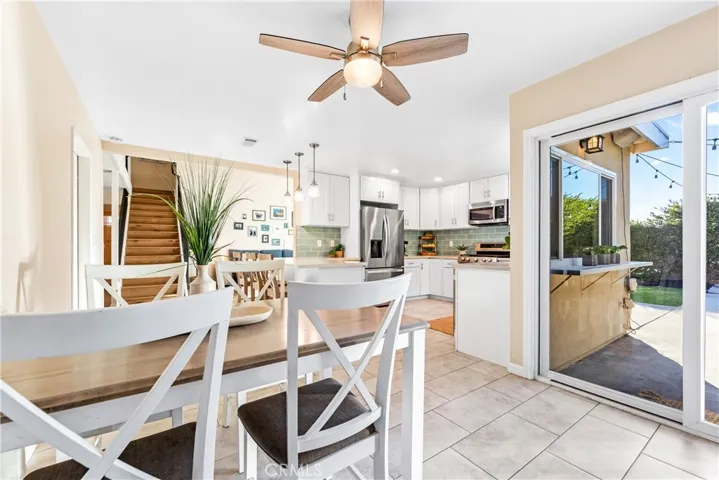 dining area,  slider into backyard