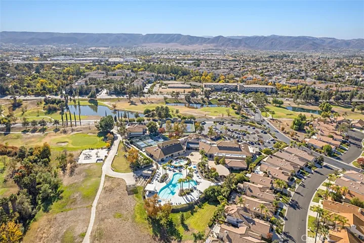 Overview of clubhouse & outside amenities
