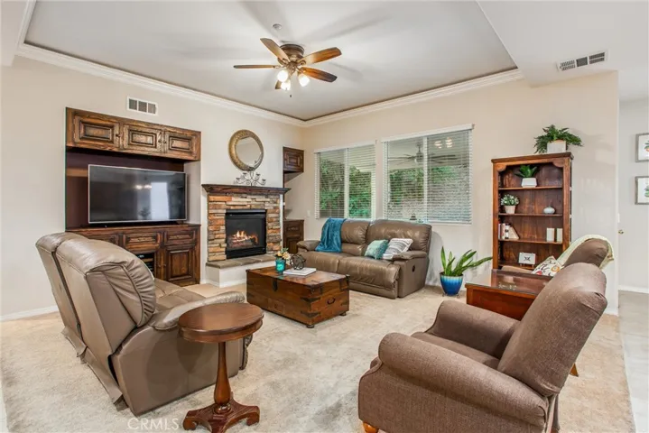 Family room wiht built-ins