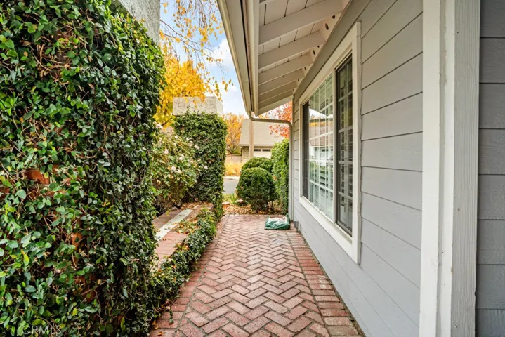 25403 Via Novia, Valencia, California 91355