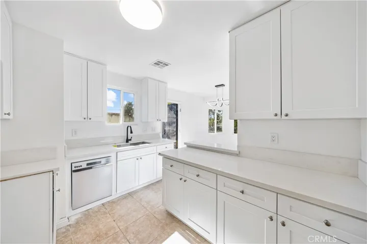 360 Hervey Avenue, Upland, California 91786