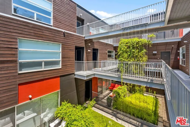 1050 N Gardner Street 6, West Hollywood, California 90046