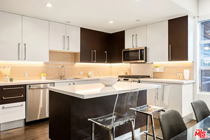 1050 N Gardner Street 6, West Hollywood, California 90046