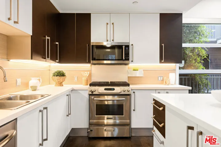 1050 N Gardner Street 6, West Hollywood, California 90046