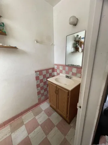 1/2 Bath