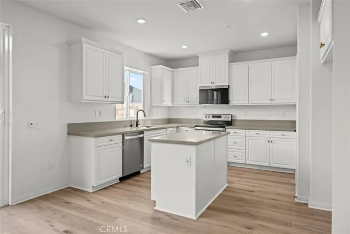 933 Dryden Drive, Lake Elsinore, California 92530